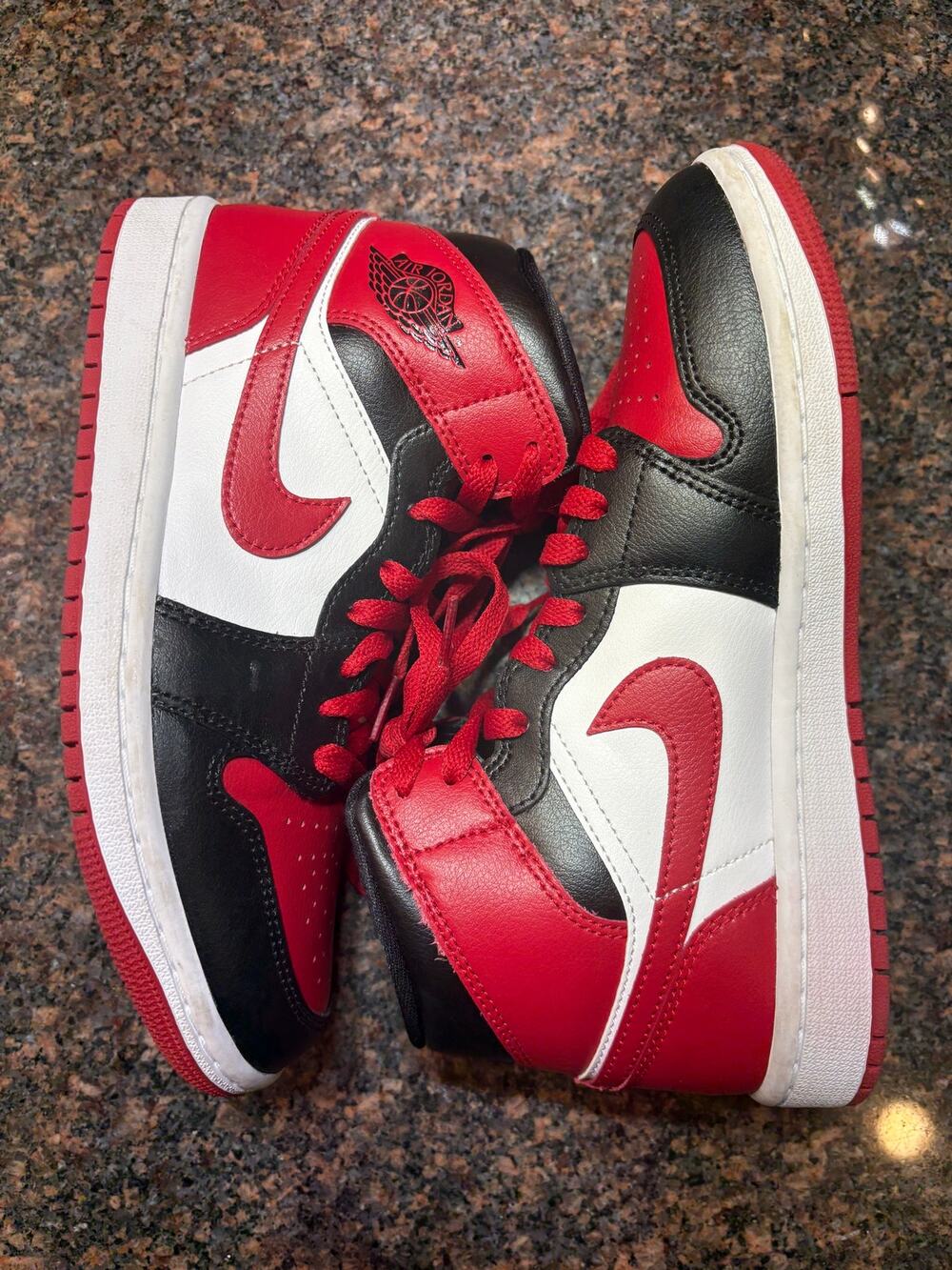 Nike Air Jordan 1 Mid "Bred Toe" Red Black Shoes Size 7